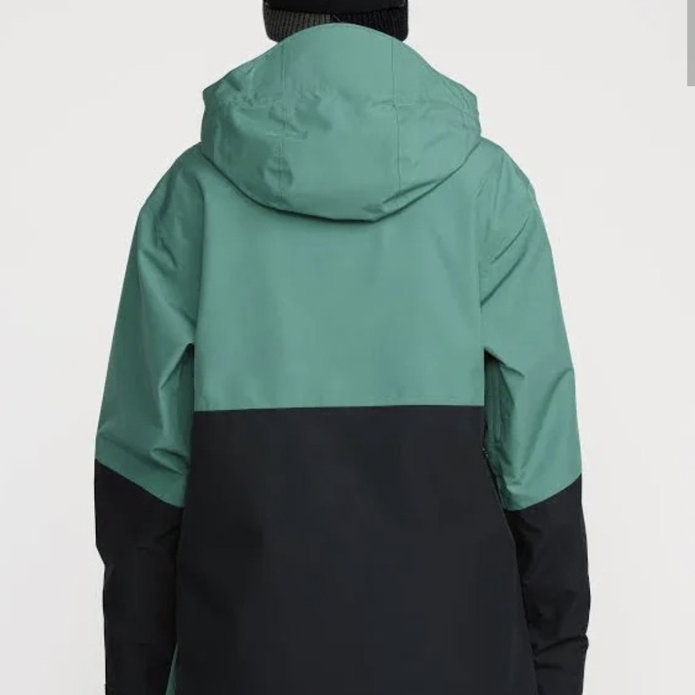 Volcom Women's Green and Black Ski Jacket - Picture 2 of 4